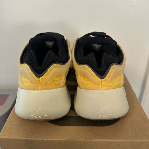 Yeezy 700 size 9 - Picture 9 of 9